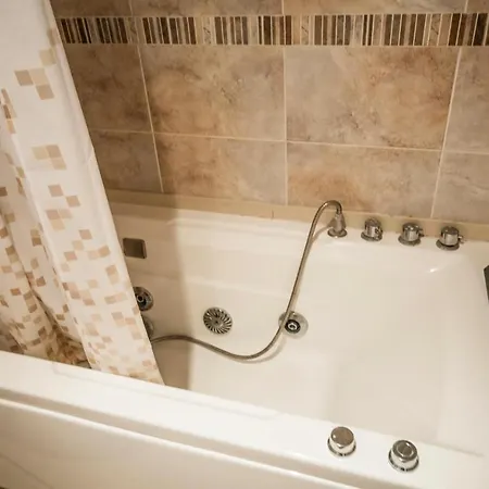 2 Bedroom In Del Mar Apartment *
